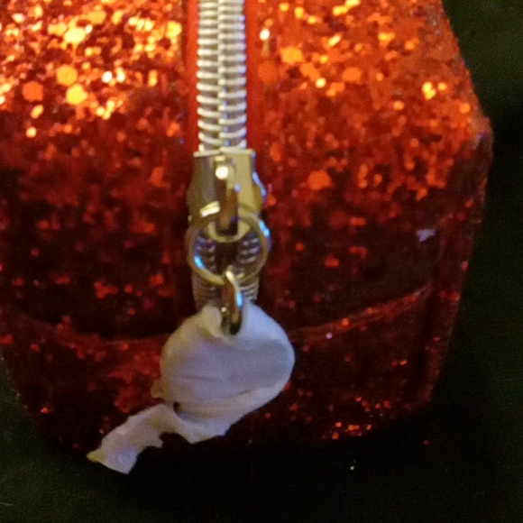 ❤️Bath & Body Works Red Glitter Cosmetic Bag! - Picture 2 of 3